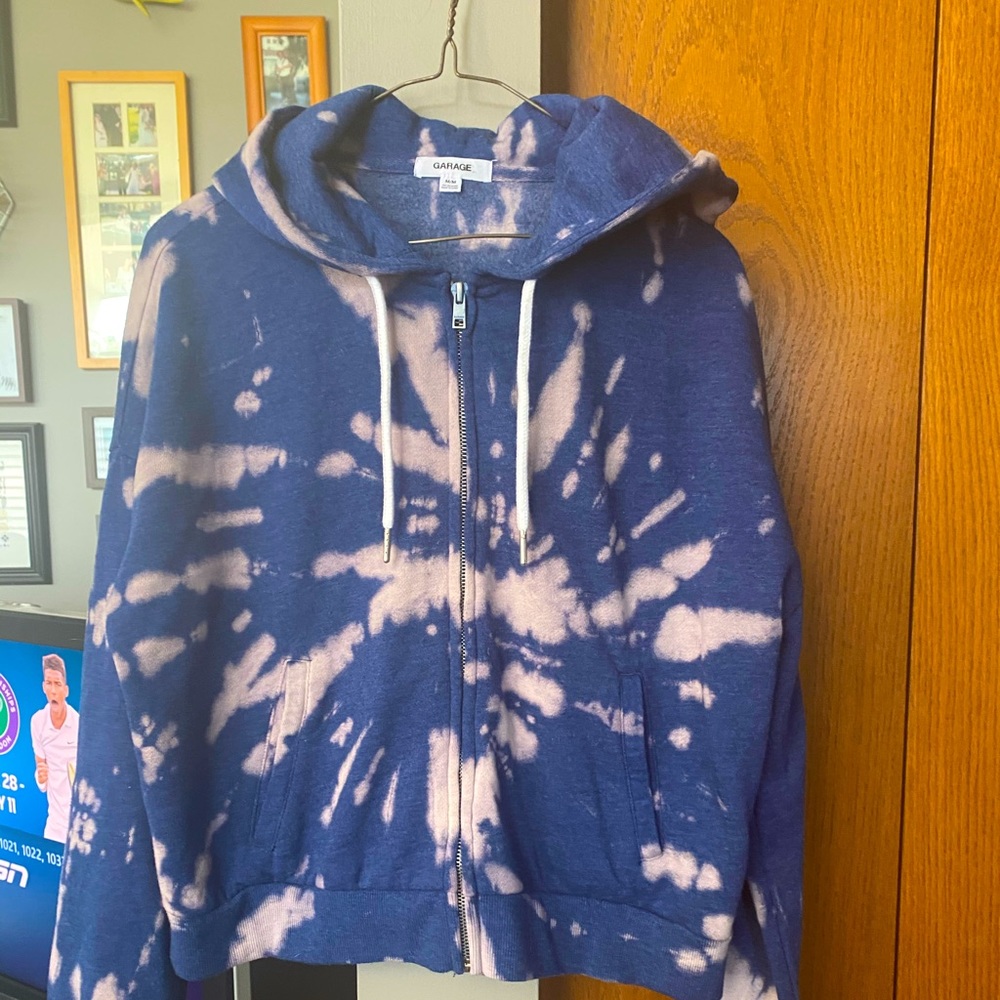 Garage cropped hoodie